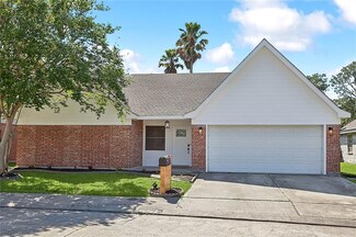 567 Aurora Oaks Dr, New Orleans, LA 70131
