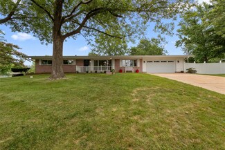 1228 Ottawa Ln, Saint Louis, MO 63132