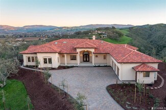 5 Winding Oaks Dr, Pleasanton, CA 94566