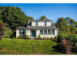 110 Ferry Rd, Saunderstown, RI 02874