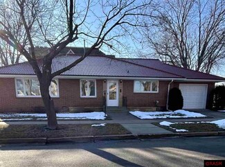 527 527 N Minnesota St, New Ulm, MN 56073