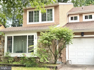 18 Goshawk Ct, Voorhees, NJ 08043