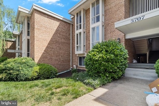 5707 Indian Ct Unit 31, Alexandria, VA 22303