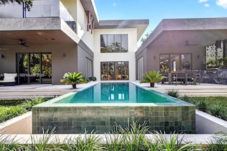 1008 NE 114th St, Biscayne Park, FL 33161