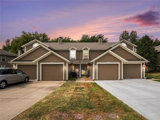 6114 NE Moonstone Ct, Lees Summit, MO 64064