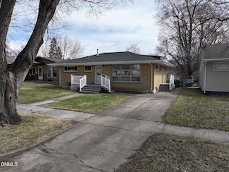 1511 N 14th St, Bismarck, ND 58501