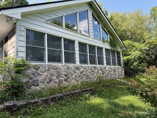 1001 County Route 12, New Hampton, NY 10958