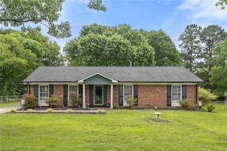 1906 Middlewood Ct, High Point, NC 27265