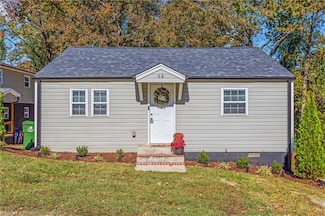 13 Longview St, Lexington, NC 27295