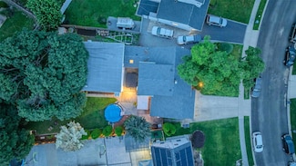 16 Sparrow Ln, Levittown, NY 11756
