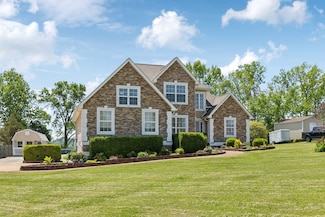 1427 Oak Leaf Dr, Columbia, TN 38401