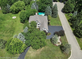 9043 Morning Mist Dr, Clarkston, MI 48348