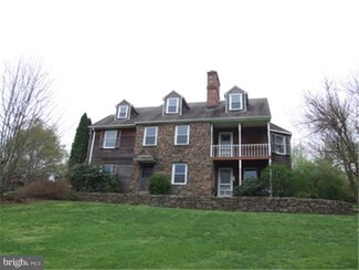 2390 Knecht Bridge Rd, Riegelsville, PA 18077