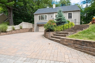 909 Main St, Lynnfield, MA 01940