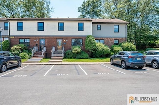 907 Maple Hill Dr, Woodbridge, NJ 07095