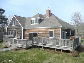 121 Oak Ln, West Tisbury, MA 02575