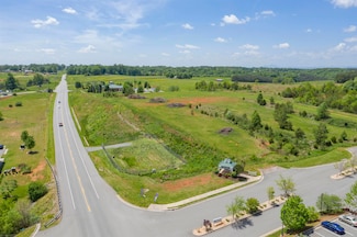 1092 Mayberry Crossing Dr, Moneta, VA 24121