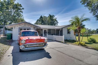 422 W 11th Ave, Mount Dora, FL 32757