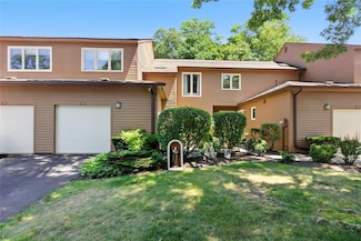 152 Ridgeview Ln, Yorktown Heights, NY 10598