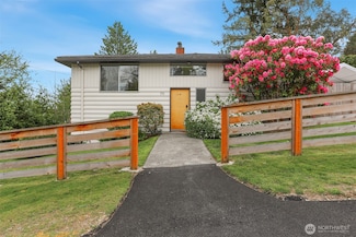711 N 122nd St, Seattle, WA 98133