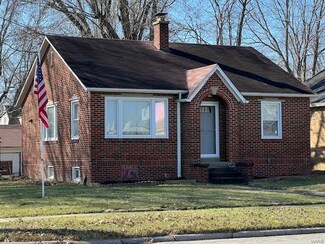 1420 6th St, Highland, IL 62249