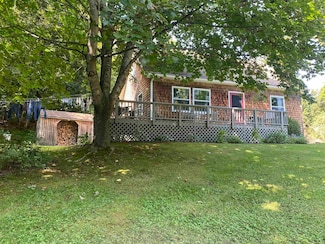 482 Long Branch Cir, Morrisville, VT 05661