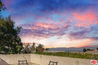 121 Navajo Ln, Topanga, CA 90290