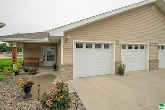 409 Maupin Ln, Sergeant Bluff, IA 51054