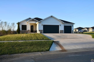 8100 SW 27th St, Topeka, KS 66614
