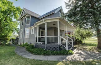541 10th Ave S, Clinton, IA 52732