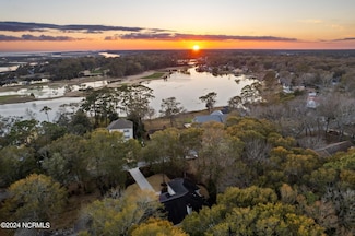 422 Lakeshore Dr, Sunset Beach, NC 28468