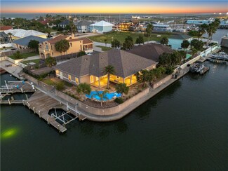 120 Bay Ct, Aransas Pass, TX 78336
