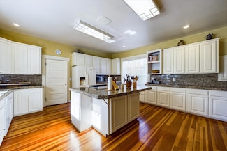 2220 E St, Eureka, CA 95501