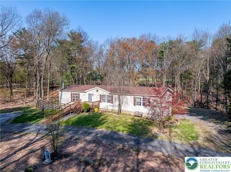 35 Green Briar Dr, Palmerton, PA 18071