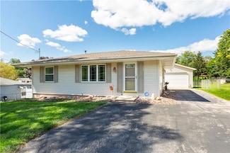 802 E Watrous Ave, Des Moines, IA 50315