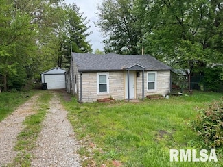 6812 33rd St, Moline, IL 61265