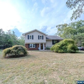 647 Wyckoff Ave, Mahwah, NJ 07430