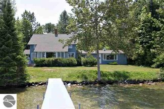 5207 E Detzer Rd, Lake Leelanau, MI 49653