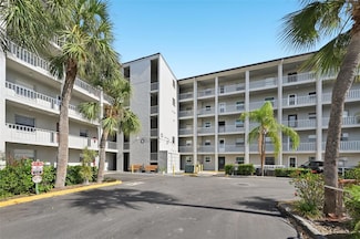 3272 Lake Bayshore Dr Unit 515, Bradenton, FL 34205
