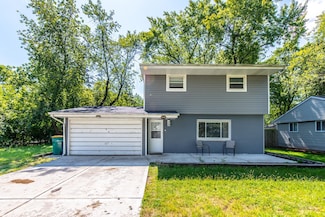 201 Oakwood Dr, Shorewood, IL 60404