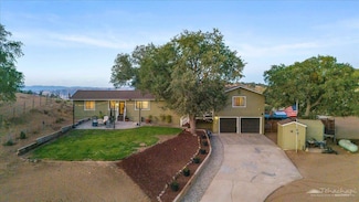 23700 Reindeer Dr, Tehachapi, CA 93561