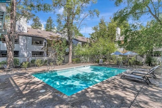 3193 Wayside Plaza Unit 21, Walnut Creek, CA 94597