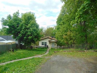 10 W Sunnyside St, Troy, NY 12180