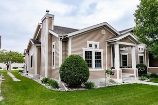 1365 Highpointe Dr N, Fargo, ND 58102