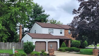51 Lakeview Dr, Cherry Hill, NJ 08003