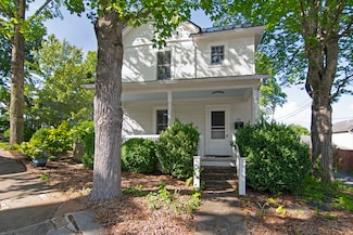 122 Courtney Dr, Lewisburg, WV 24901