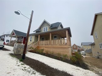 71 Horizon St, Pacific Beach, WA 98571