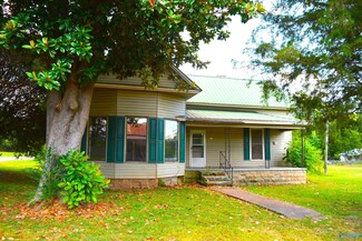 66 Al Petty St, Scottsboro, AL 35768