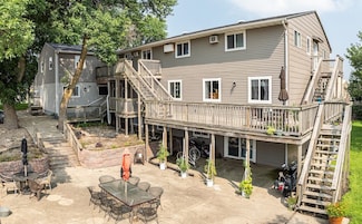 2212 Okoboji Ave, Milford, IA 51351