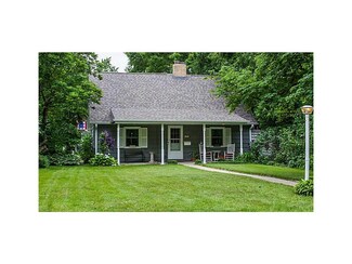 715 6th Ave NW, Mount Vernon, IA 52314
